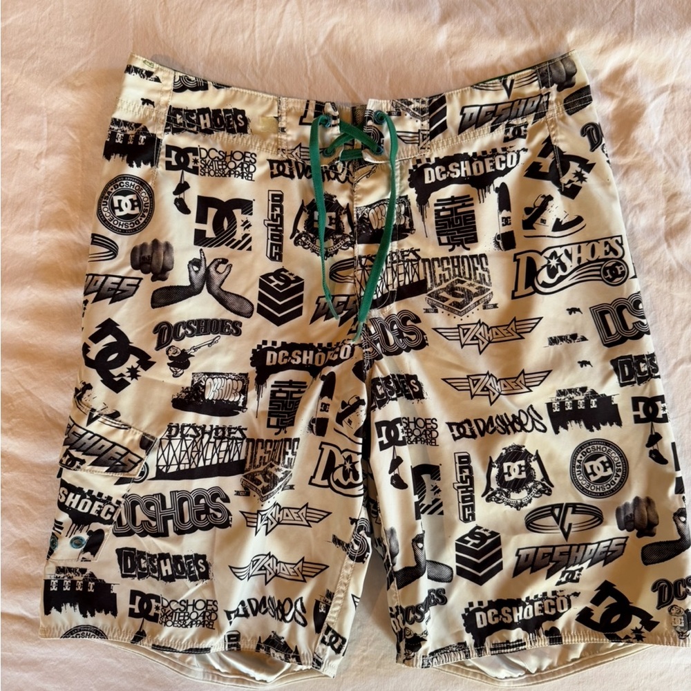 Vintage DC Shoes Men's Graphic Board Shorts